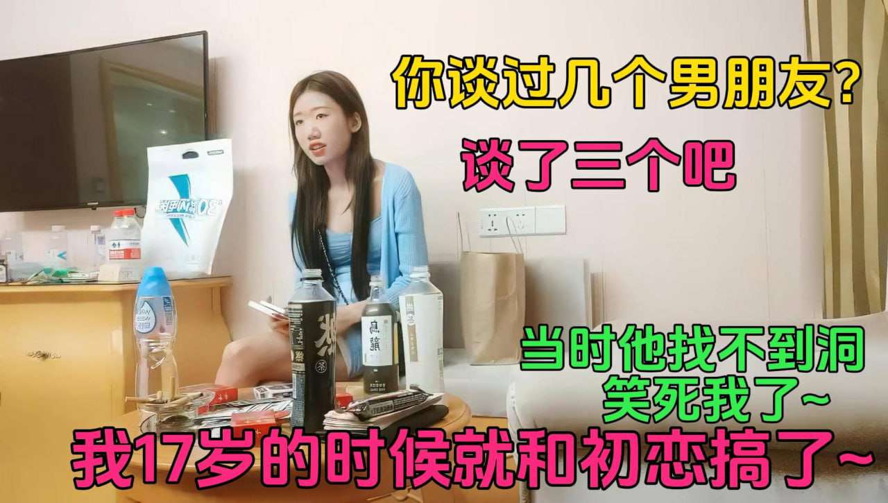 蓝裙职高妹穿上直怼肚挤眼