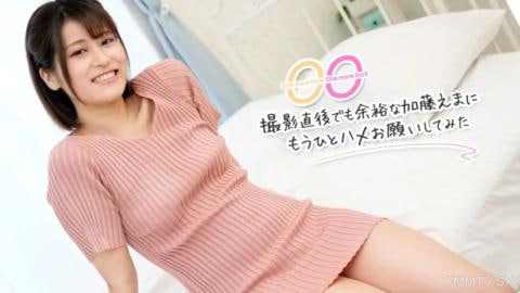 拍完后就很放松的加藤绘麻让我再来一次