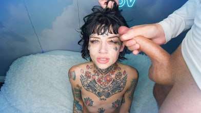 她不能再在天堂露面了